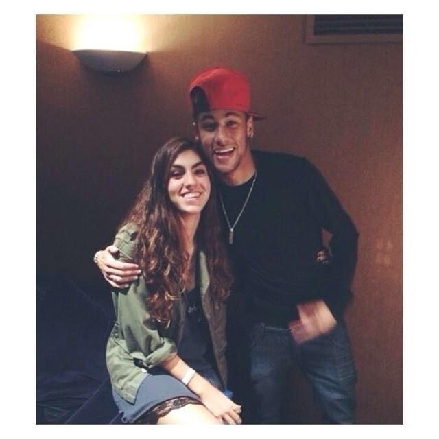 Amiga de Rafaela, a fotógrafa Maria Travy também costuma acompanhar os irmãos nas baladas e torce pelo jogador do Paris Saint-Germain - Reprodução/Instagram/neymarjr