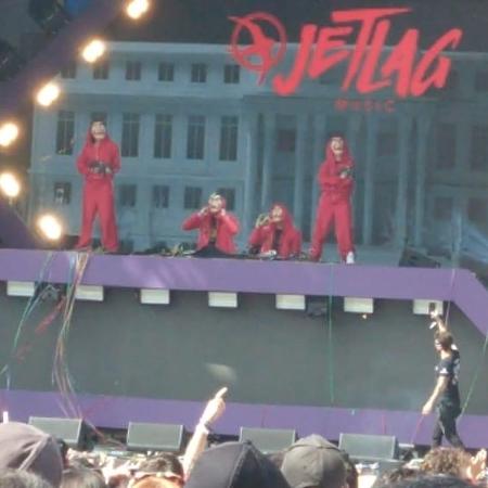 Dj JetLag se fantasiam de personagens de "La Casa de Papel" - Renata Nogueira/UOL - Renata Nogueira/UOL