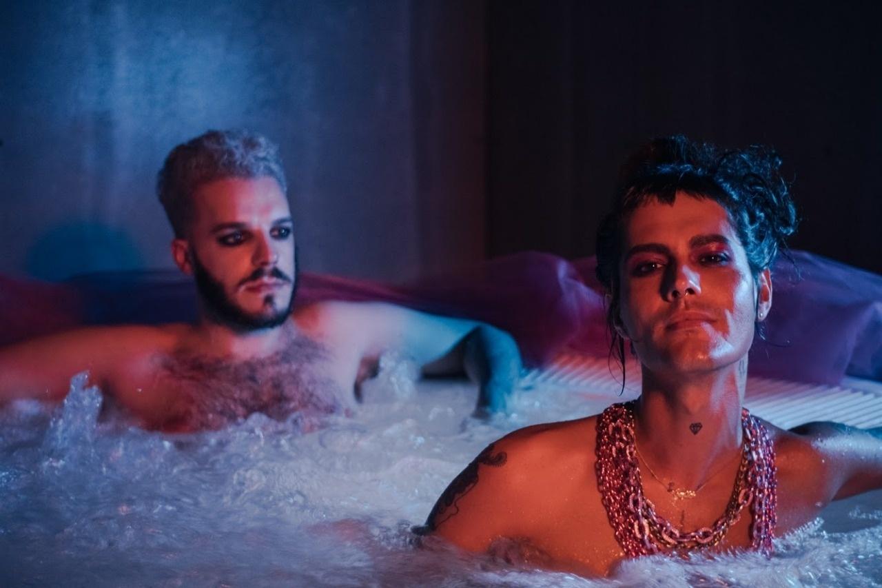 Cena do videoclipe "Canção de Engate" - Joana Linda