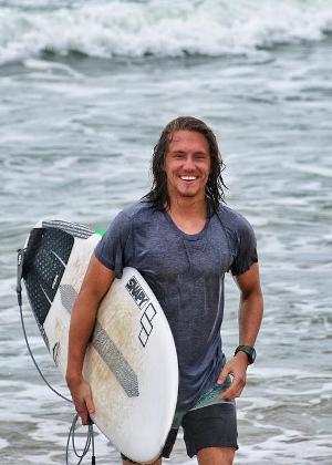 Vitor Kley com prancha de surfe - Instagram/Reprodução - Instagram/Reprodução
