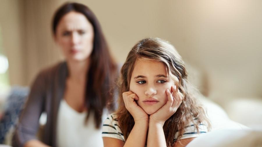 A neuropsicóloga Carla Salcedo explica que, nesses relacionamentos abusivos, a mãe acaba depositando em um dos filhos toda a frustração e as cargas negativas acumuladas durante a vida - iStock