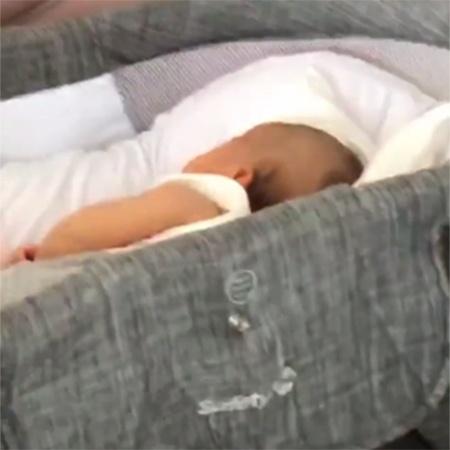 Mayra mostrou a filha Sophia carequinha - Reprodução - Reprodução