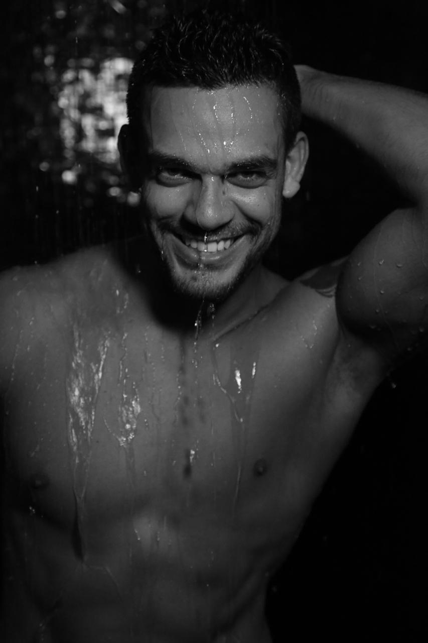 Caique Aguiar realiza primeiro ensaio sensual após "A Fazenda 10" - Glauber Bassi/Divulgação