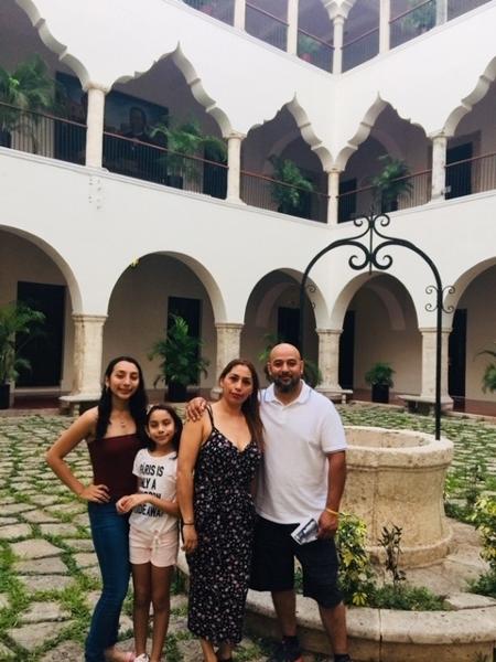 Alejandra Juarez com a família: separada da filha mais velha - Arquivo Pessoal