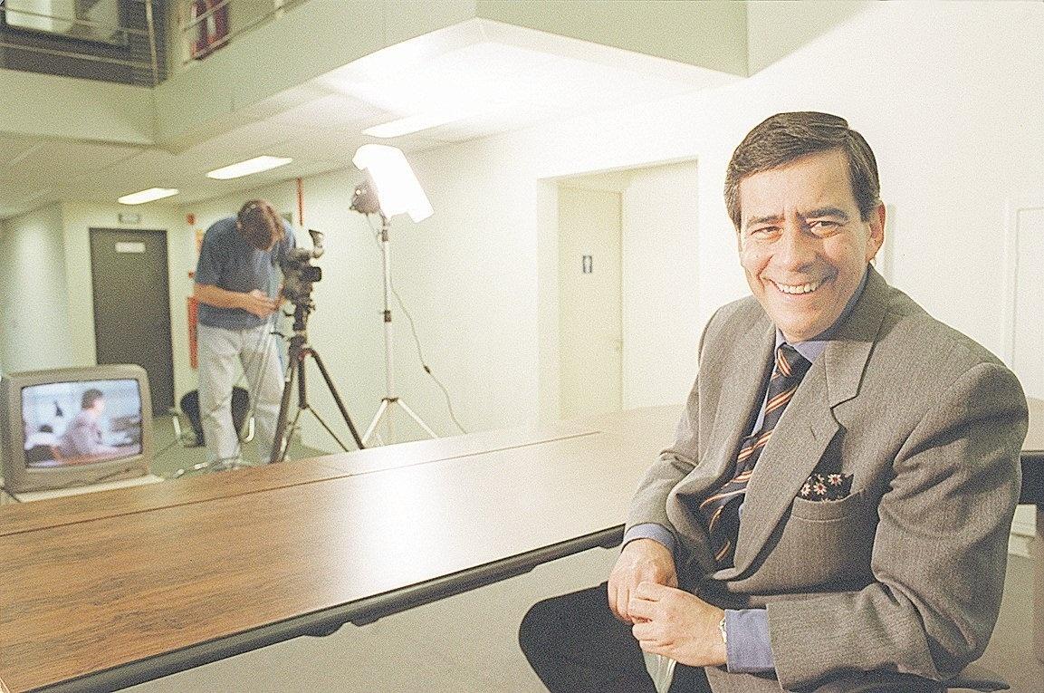 O jornalista Paulo Henrique Amorim no estúdio do programa UOL News, em São Paulo. Ele apresentou o programa entre 2000 e 2004 - Adriana Elias/Folhapress