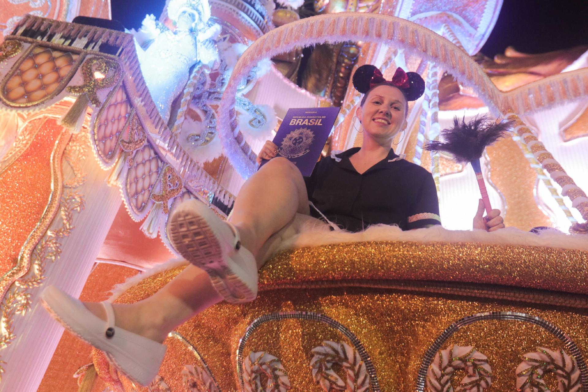 Mancha Verde é a quarta escola a desfilar no Sambódromo - Ricardo Matsukawa/UOL