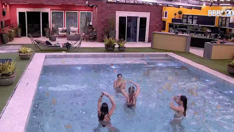 Sisters dançam na piscina  - Reprodução/GlobosatPlay