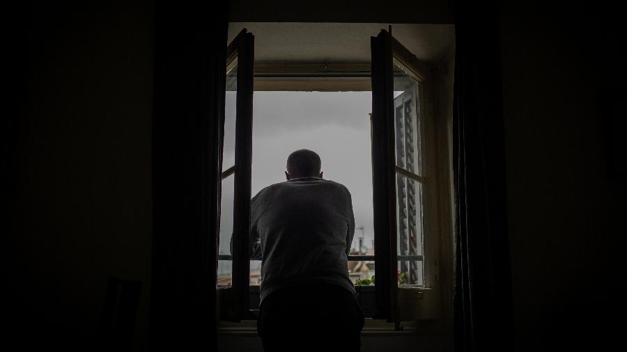 Isolamento do coronavírus em Barcelona, na Espanha -- morador à janela - Europa Press/Getty Images
