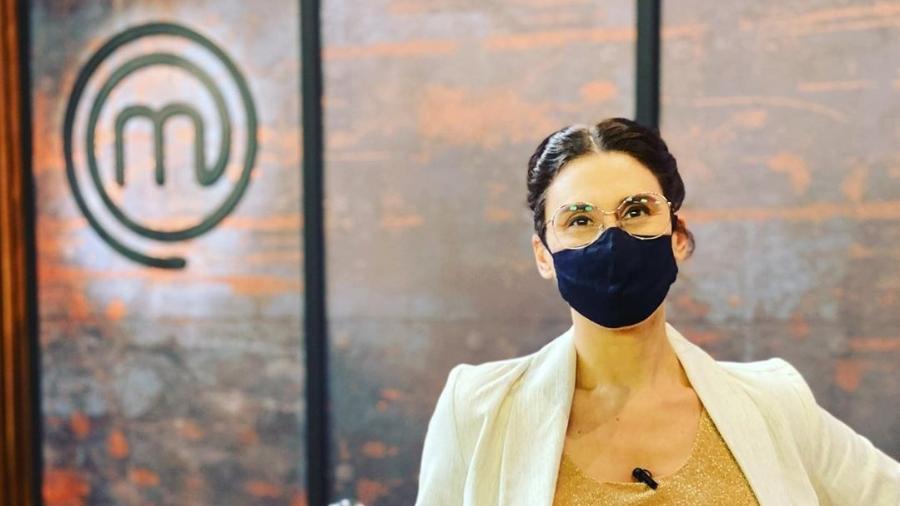 Paola Carosella com máscara na bancada do programa da Band - Reprodução/Instagram