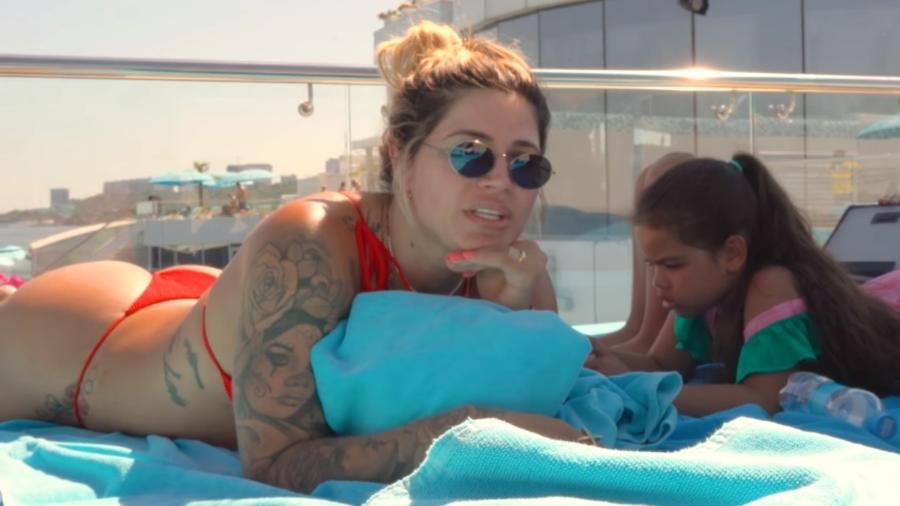 Dani Souza, a Mulher Samambaia, foi expulsa de piscina por estar com os filhos - Reprodução/Instagram