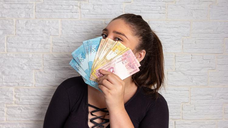 Mulher dinheiro - Vergani_Fotografia/Getty Images/iStockphoto - Vergani_Fotografia/Getty Images/iStockphoto