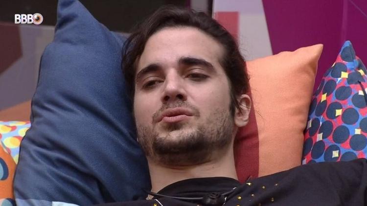 BBB 21: Fiuk cai no choro durante festa - Reprodução/Globoplay - Reprodução/Globoplay