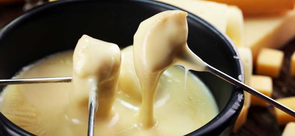 Combinação de queijos e outros truques para a fondue perfeita - Getty Images/iStockphoto