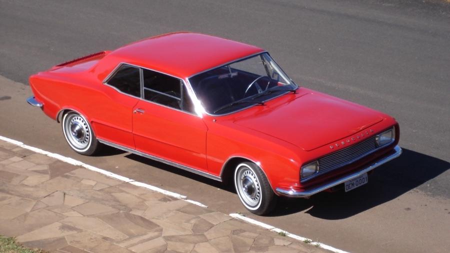 Democrata vermelho é uma das duas unidades funcionais que restaram daquele que seria o 1º carro com projeto nacional, porém morreu antes de chegar ao mercado brasileiro