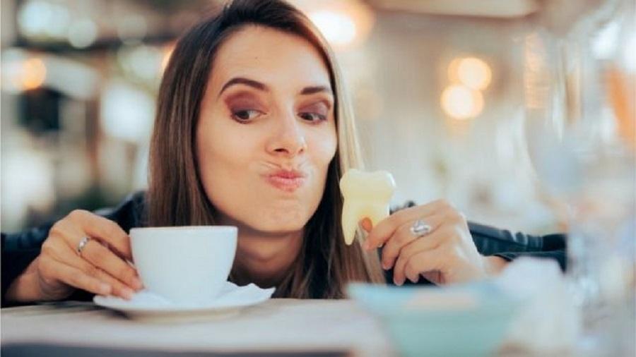 Tomar café ou cuidar dos dentes para não manchar: uma dicotomia real ou falsa? - Getty Images