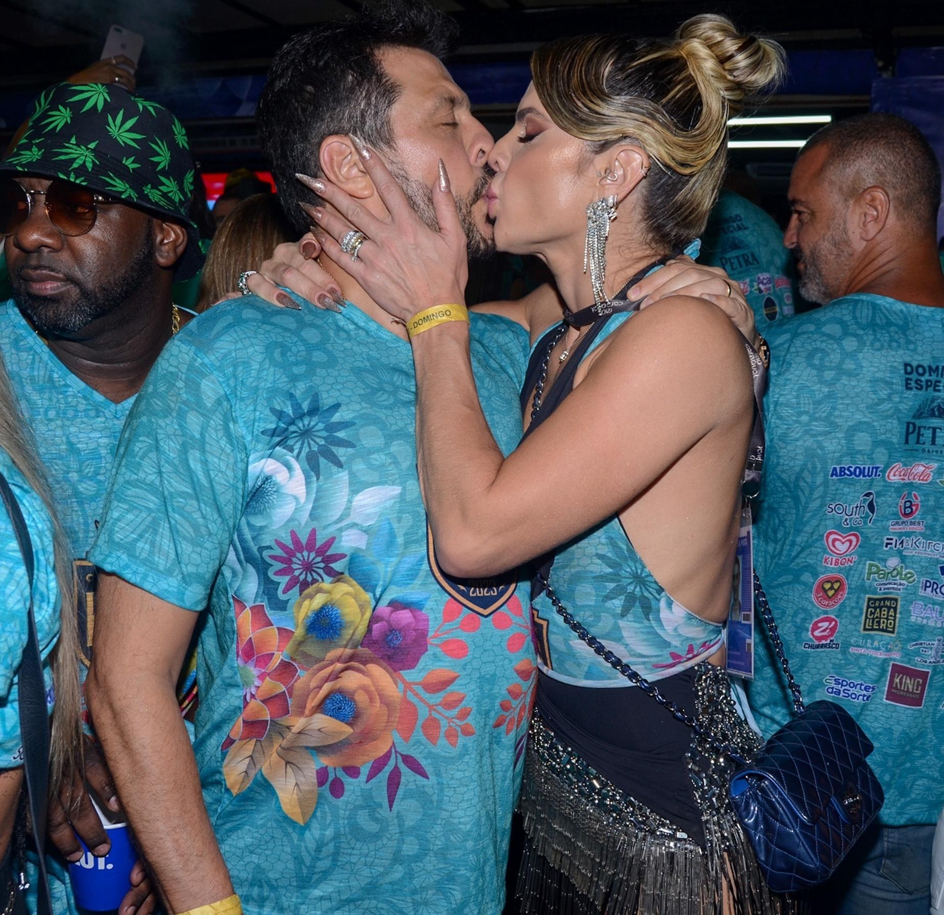 Mirella Santos e Ceará trocam beijos em camarote na Sapucaí - Brazil News