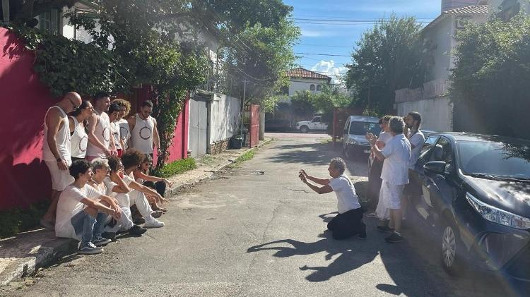 Bastidores das fotos do grupo, no ensaio para o Carnaval