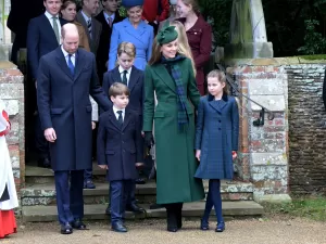 Fotos, abraços! Kate Middleton participa de evento de Natal da família real