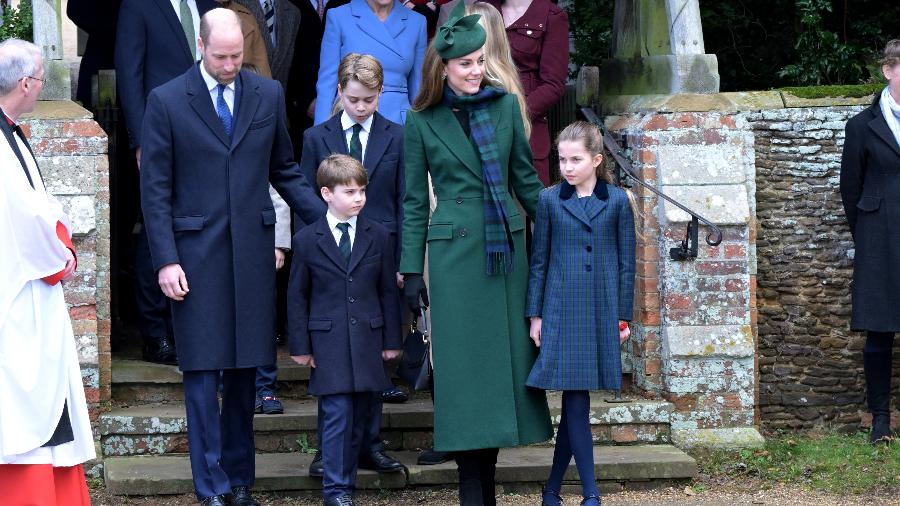 Kate Middleton ao lado do principe William e os filhos Louis, George e Catherine - Jordan Peck|Getty Images