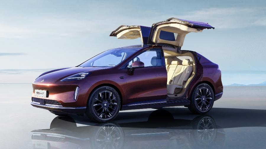 GAC Hyptec HT é o modelo mais caro da marca chinesa no Brasil, trazendo portas que são abertas para cima e preço inicial de R$ 300 mil GAC Hyptec HT é o modelo mais caro da marca chinesa no Brasil, trazendo portas que são abertas para cima e preço inicial de R$ 300 mil