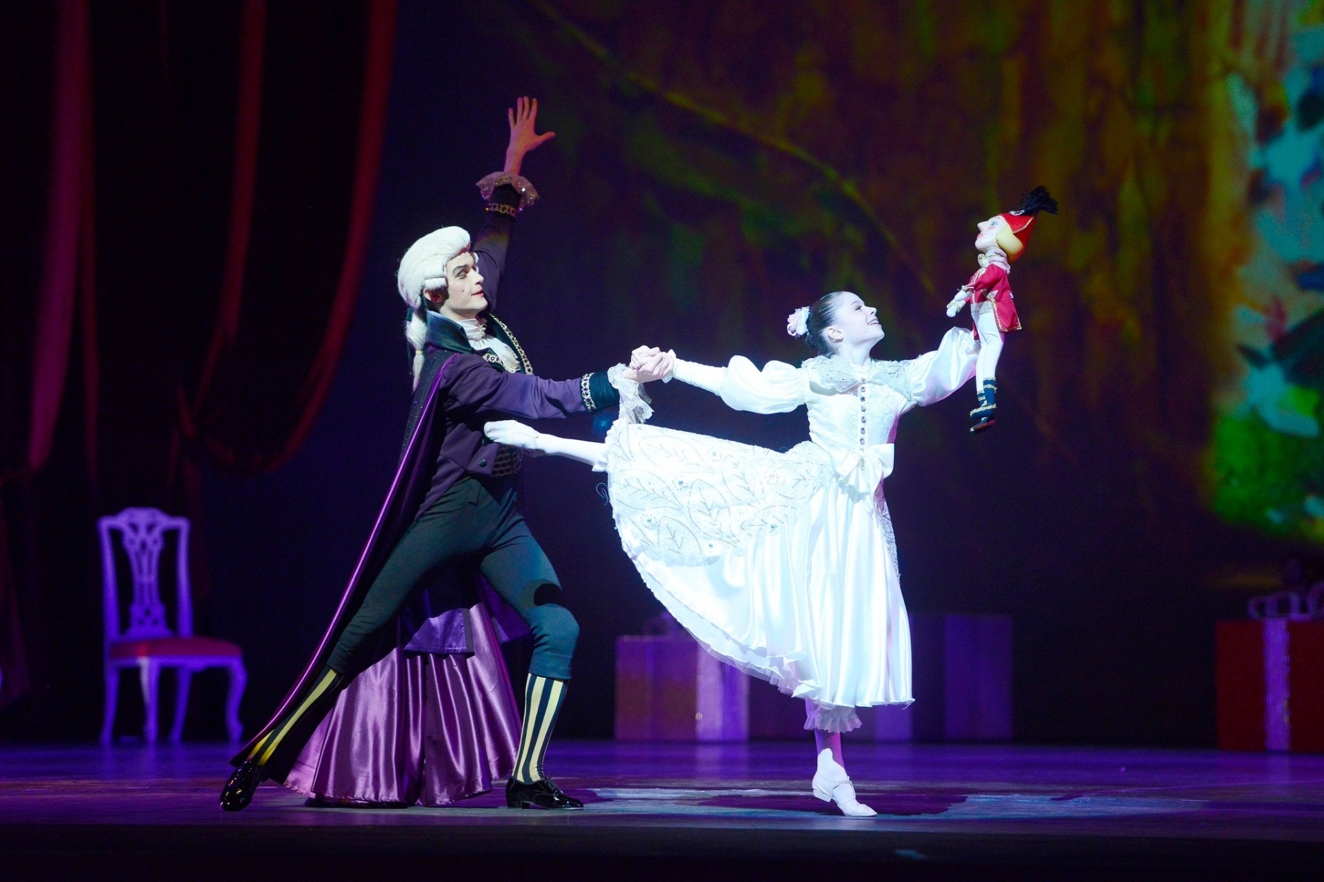 22.jul.2015 - A noite de abertura do 33º Festival de Dança de Joinville contou com apresentação do espetáculo "O Quebra-Nozes", pela Escola do Teatro Bolshoi - Nilson Bastian/Divulgação