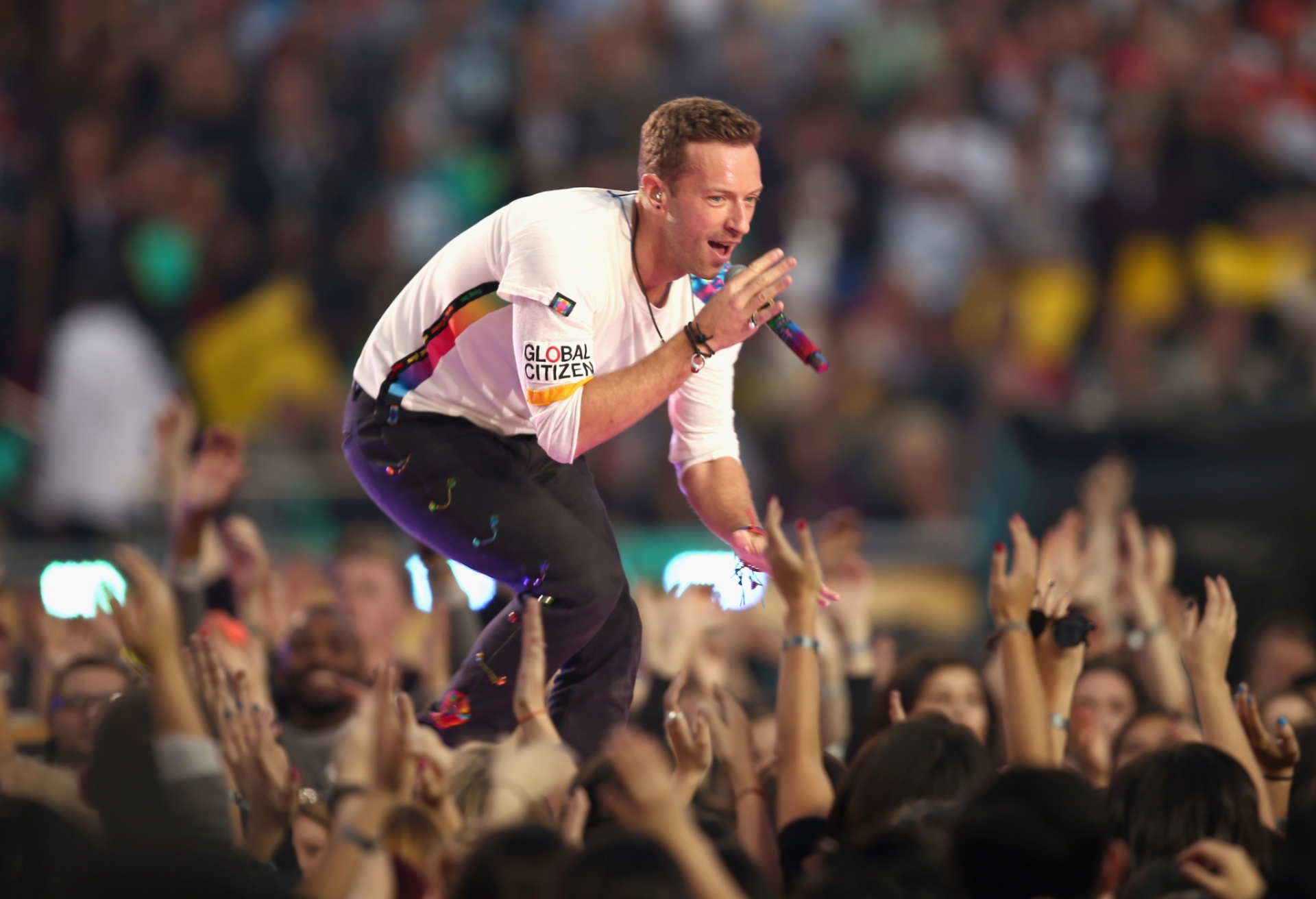 07.fev.2016 - Coldplay, Beyoncé e Bruno Mars se apresentaram durante o show do intervalo no Super Bowl 50 - Getty Images