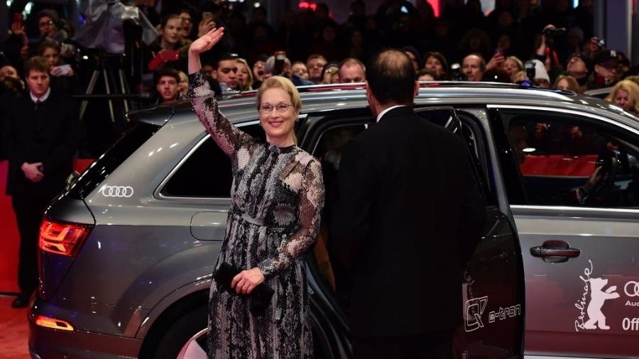 11.fev.2016 - Meryl Streep, presidente do júri internacional, chega ao tapete vermelho durante a abertura do Festival de Berlim. - John Macdougall/AFP