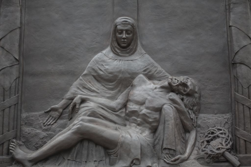 Obra Pietá, de João Turin - Maringas Maciel