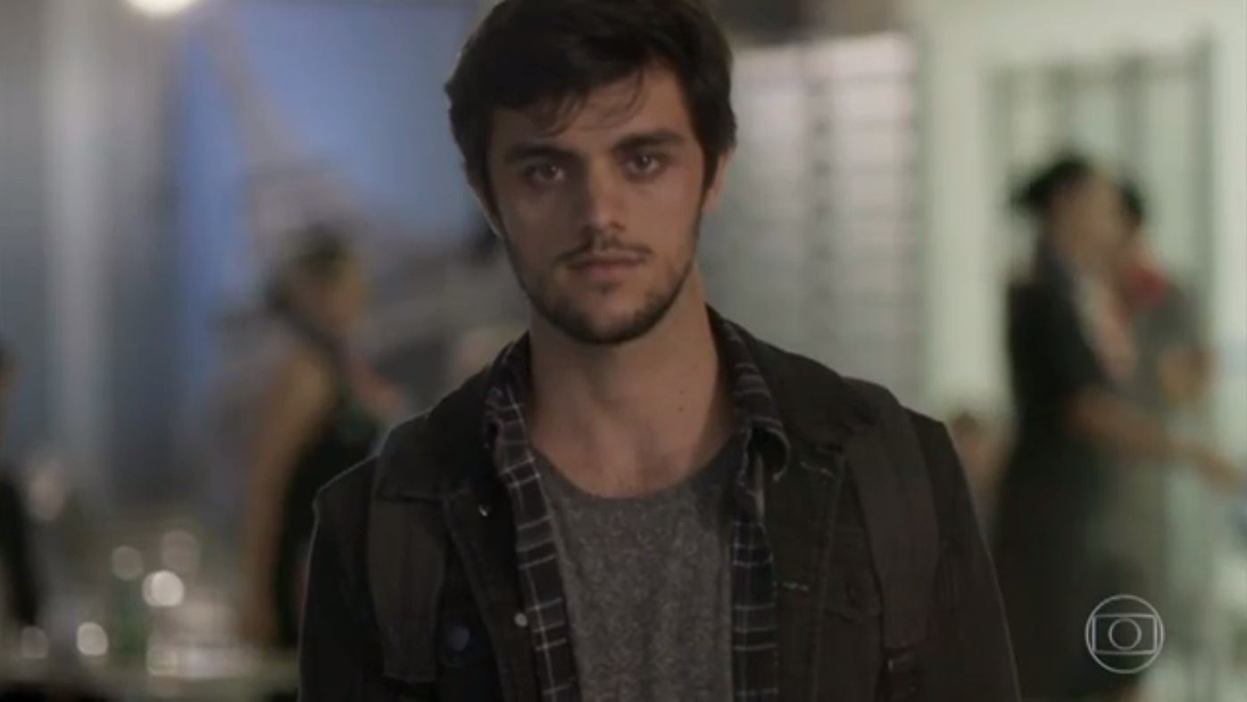 Arthur anuncia que Jonatas viajará com Eliza para Paris no último capítulo de "Totalmente Demais" - Reprodução/TV GloboReprodução/TV Globo