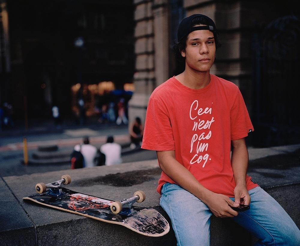 Retrato do fotógrafo israelense Tomer Ifrah, que morou em São Paulo por alguns meses e fotografou skatistas, orientais, religiosos, entre tantos outros que fazem da cidade uma metrópole globalizada - Tomer Ifrah