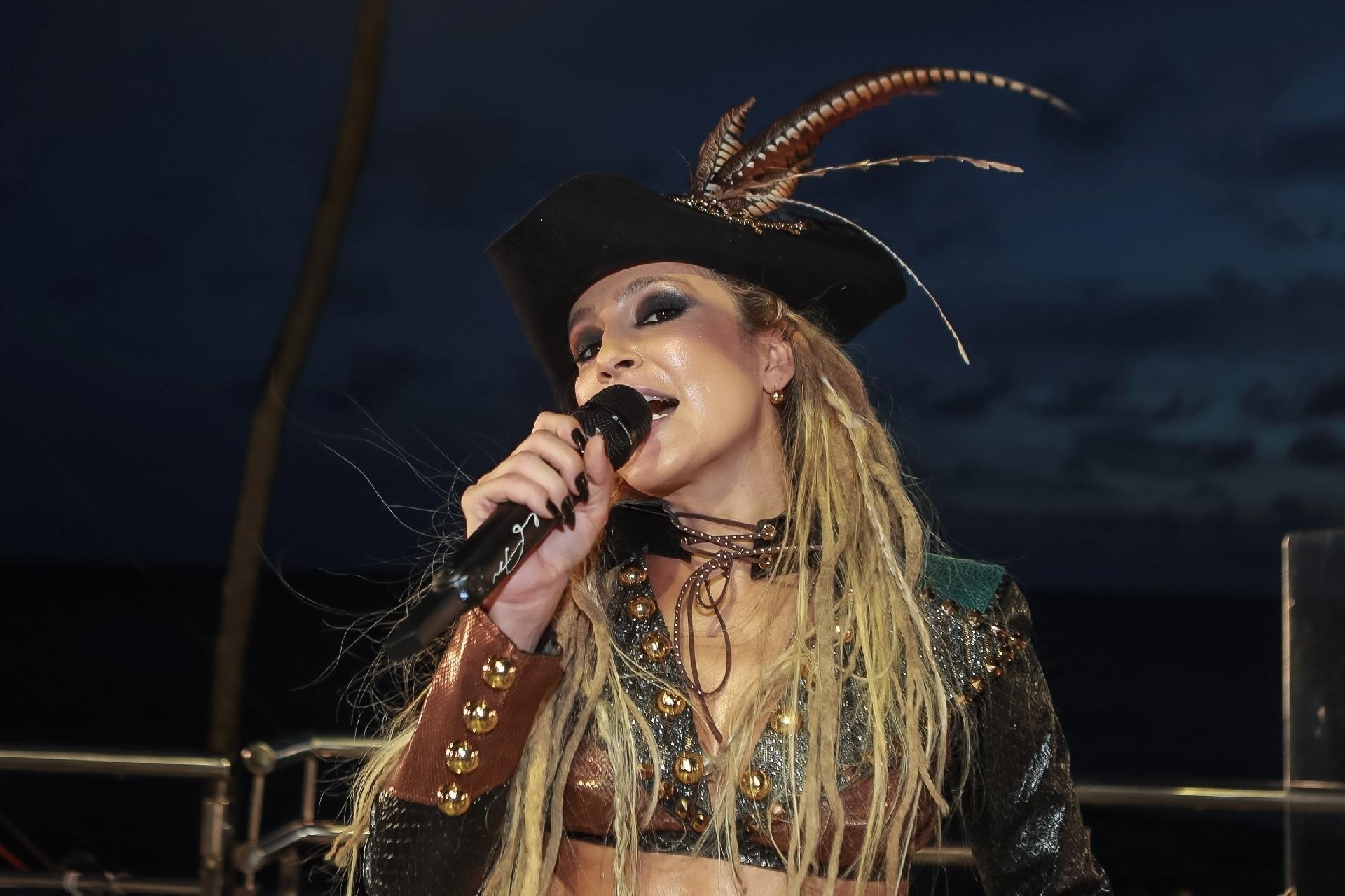 Antes de virar uma pirata sensual, Claudia também foi salva-vidas, marinheira e capitã de navio - Raphael Castello/AgNews