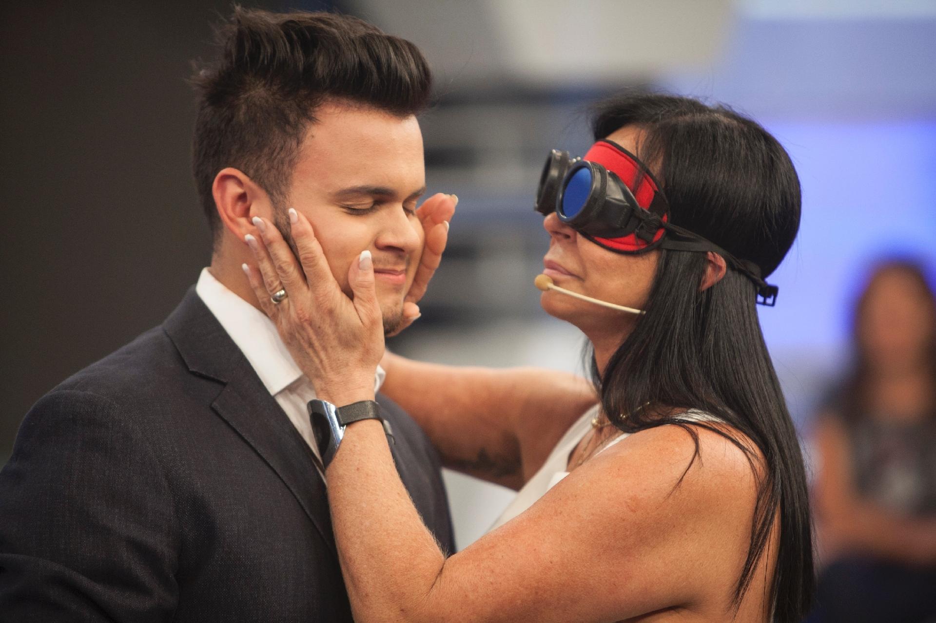 Gretchen reencontrou o filho Gabriel que ela não via há cinco anos no programa "A Hora do Faro". A cantora revelou recentemente em seu canal do Youtube que foi afastada do jovem por causa do pai dele - Edu Moraes/Record TV