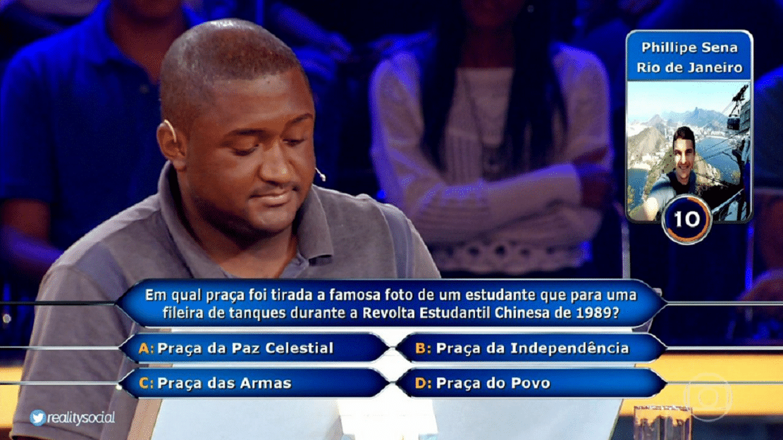 Luciano Huck lançou um novo jogo de perguntas e respostas durante o "Caldeirão do Huck", da Globo, na tarde deste sábado (6) - Reprodução/TV Globo