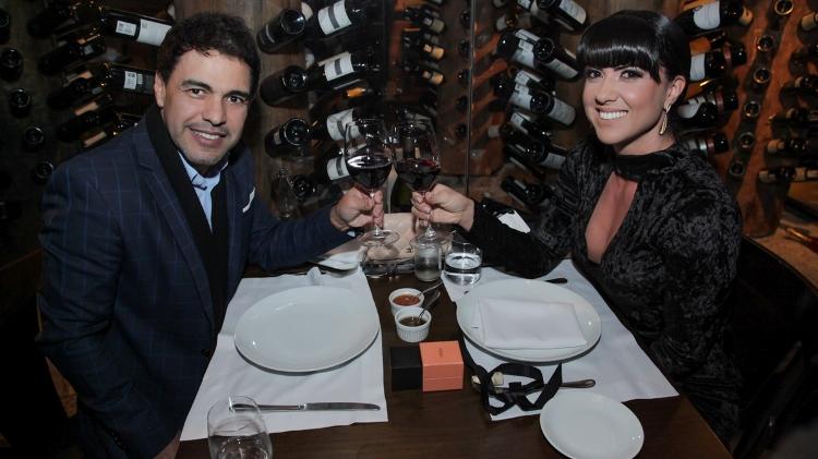 Zezé Di Camargo e Graciele Lacerda brindam após cantor pedir a namorada em casamento - Marcos Ribas/Brazil News - Marcos Ribas/Brazil News