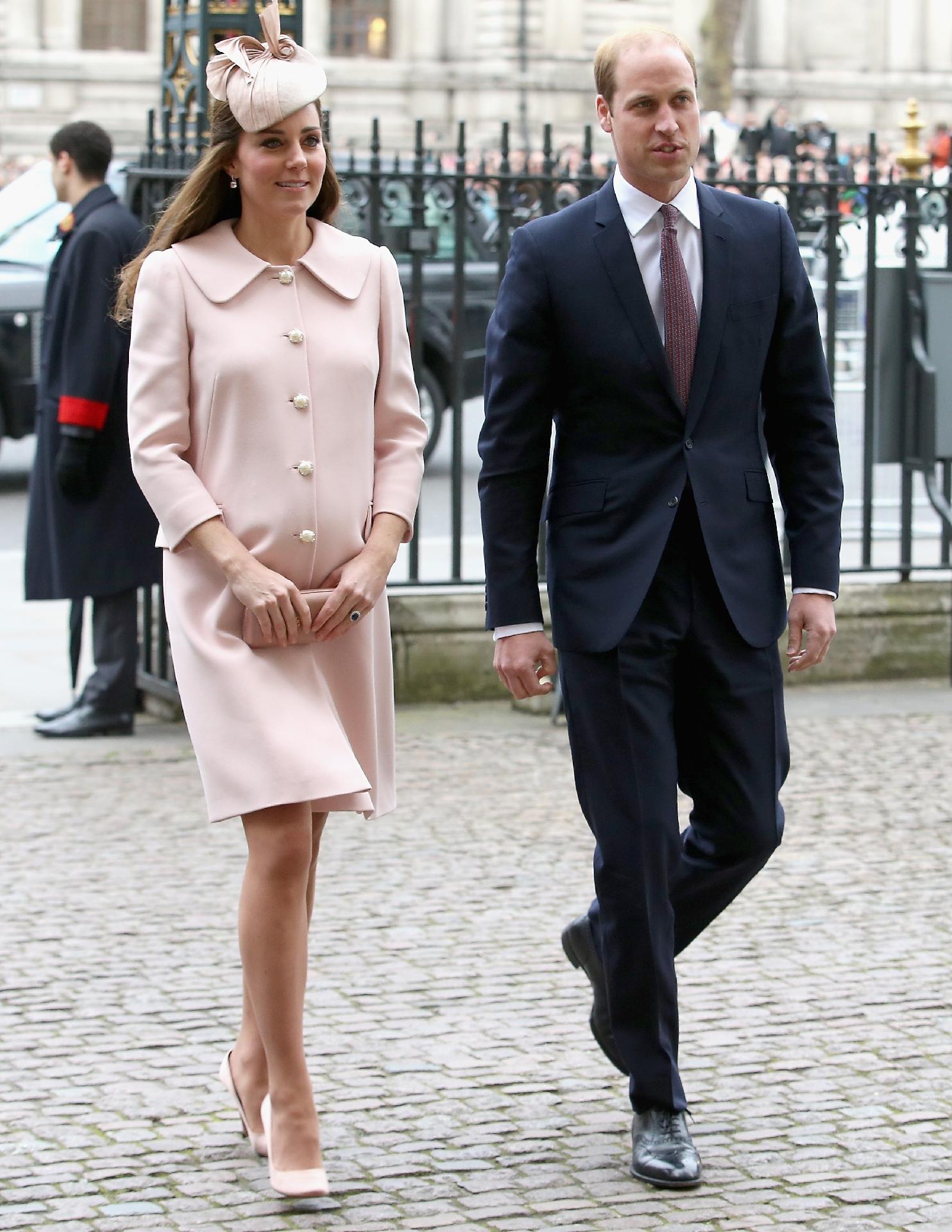 O rosa millennial já era tendência há tempos se dependesse de Kate. Fã de tons pastel, ela explorou a cor em uma produção de 2015, com botões verticais e gola ampla, que estruturaram a silhueta. - Getty Images