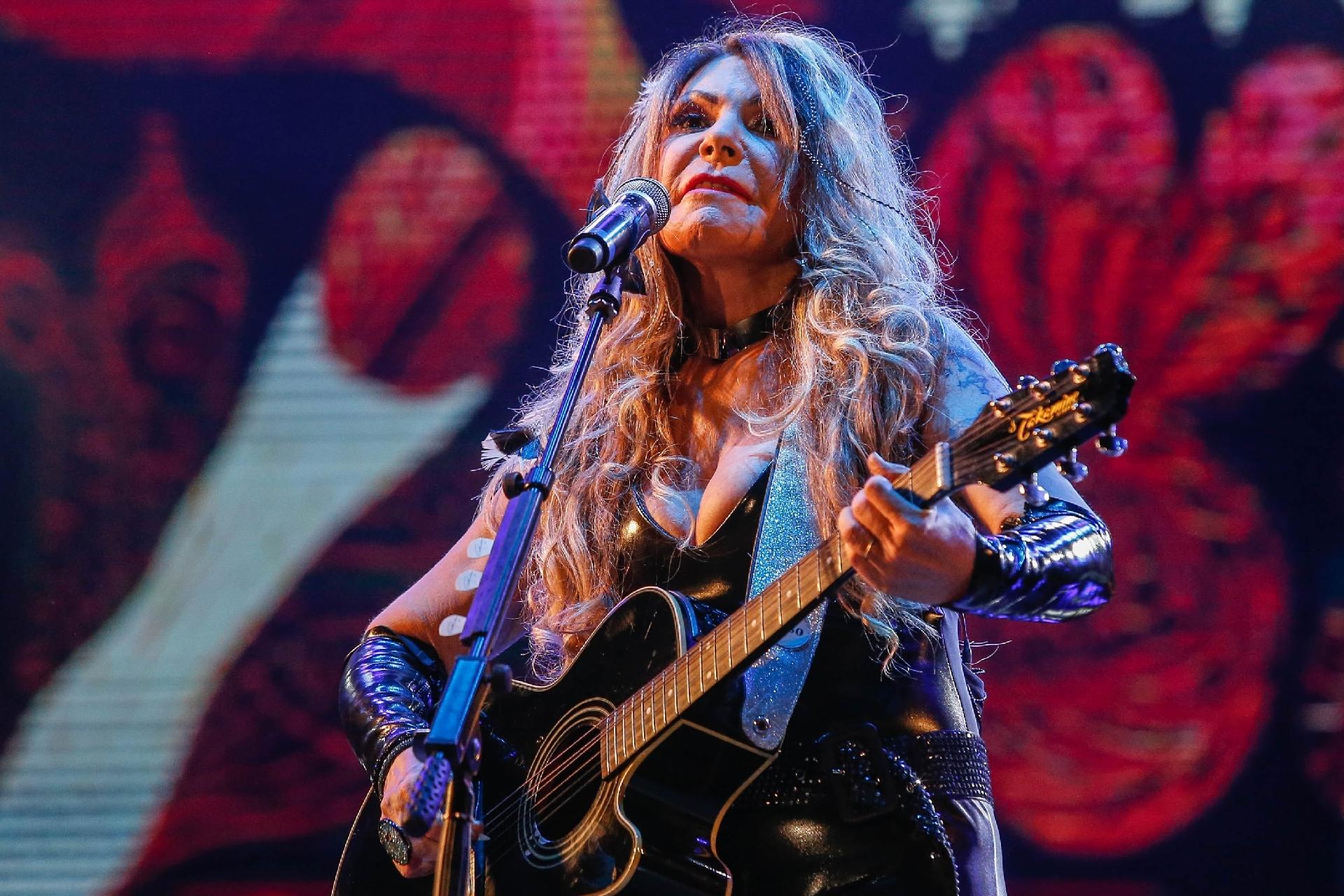 Elba Ramalho no show do projeto O Grande Encontro, com Banda de Pífanos Zé do Estado e Grupo Grial de Dança, no Palco Sunset do Rock in Rio 2017 - Marco Antonio Teixeira/UOL