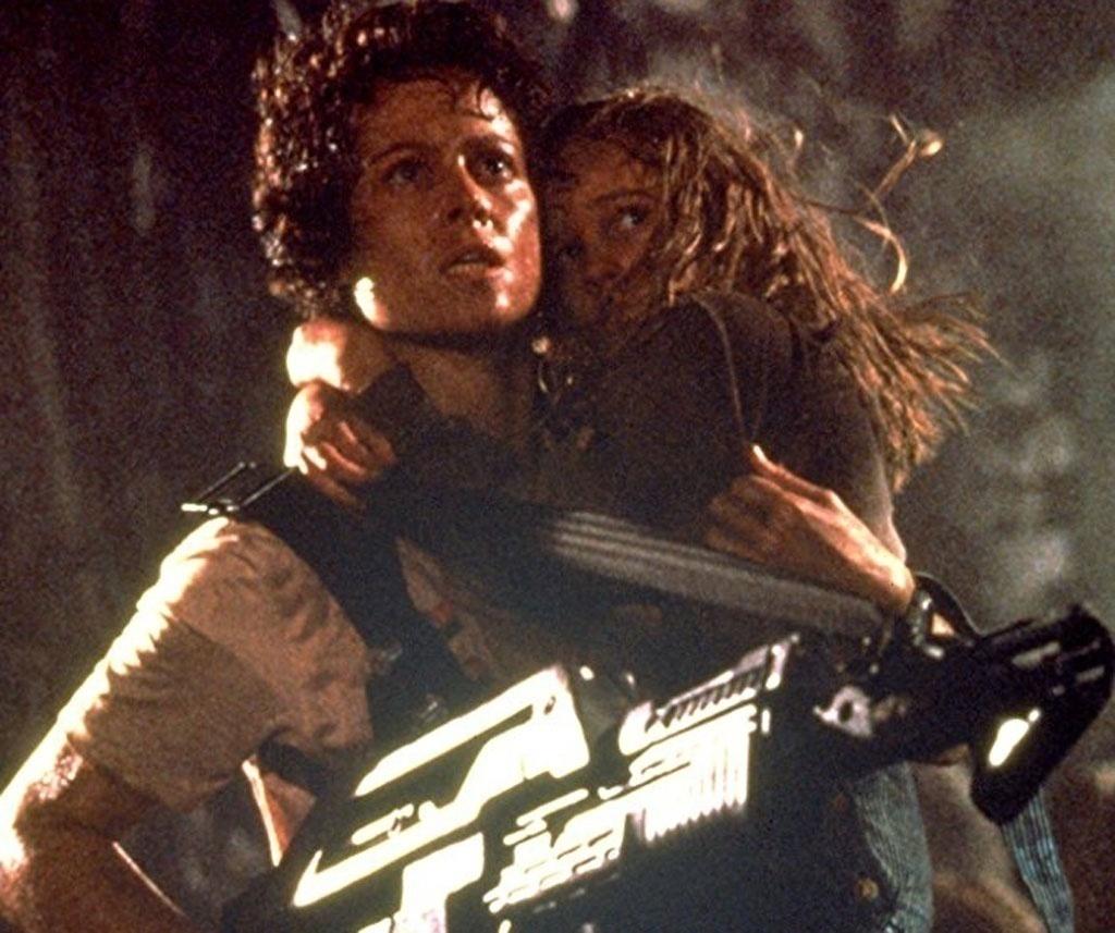 Sigourney Weaver e Carrie Henn  em cena de "Aliens, O Resgate" (1986) - Divulgação