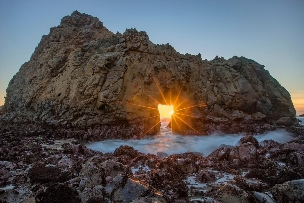 Pfeiffer Beach, Califórnia - Getty Images