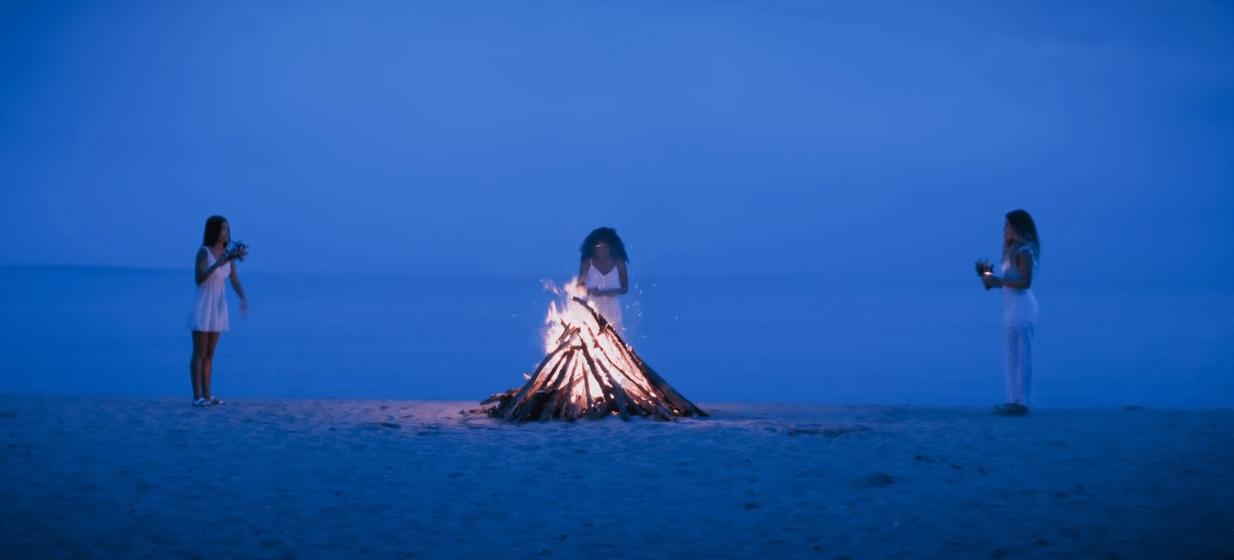 Cena do trailer de "Sempre Bruxa" - Reprodução/YouTube