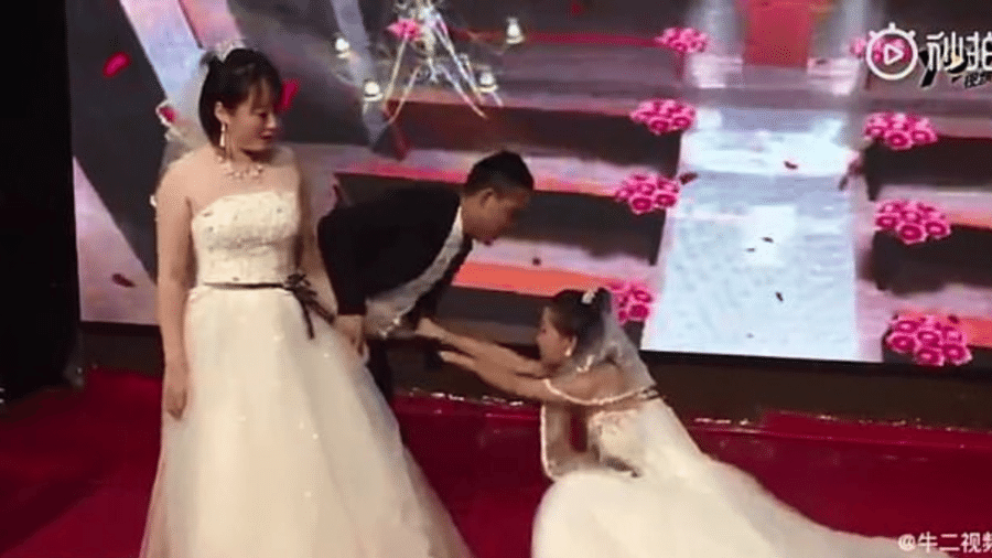 A noiva foi surpreendida pela ex de seu noivo em seu casamento - Reprodução/Sina News