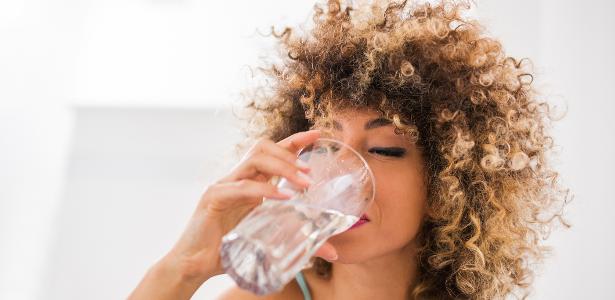 Evitar a desidratação | Por que devemos beber cerca de 2 litros de água todos os dias