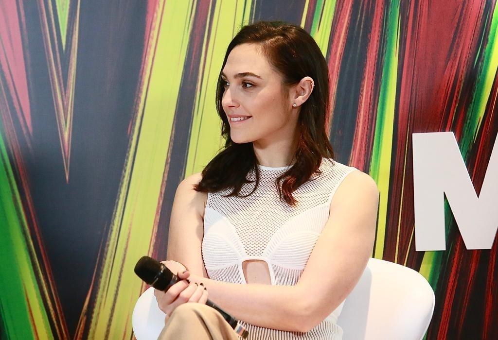 Intérprete da Mulher-Maravilha, a atriz Gal Gadot posou para fotos durante sessão em São Paulo, antes de visitar a CCXP - Iwi Onodera/UOL