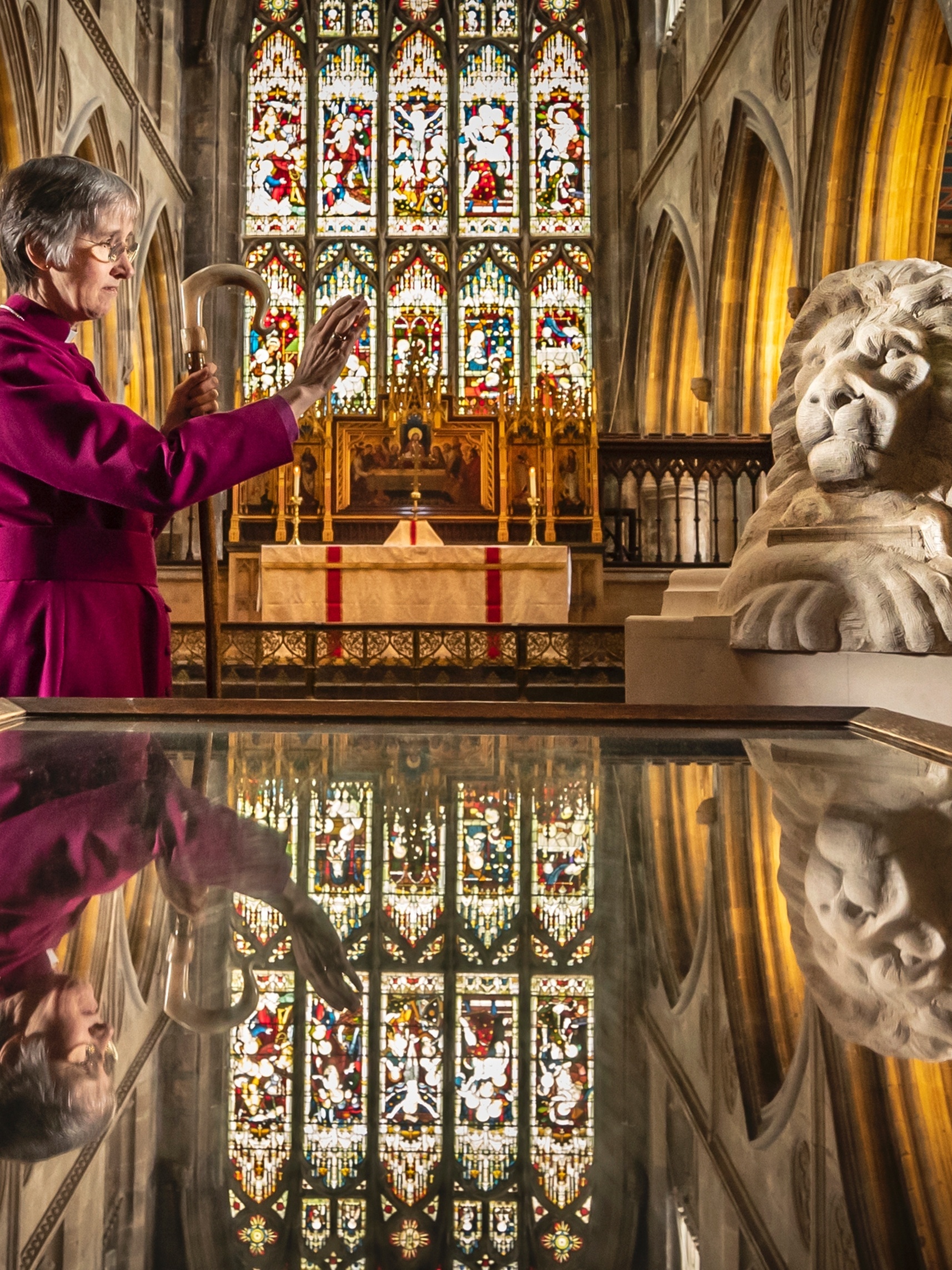 As Crônicas de Nárnia' inspira estátuas em igreja na Inglaterra