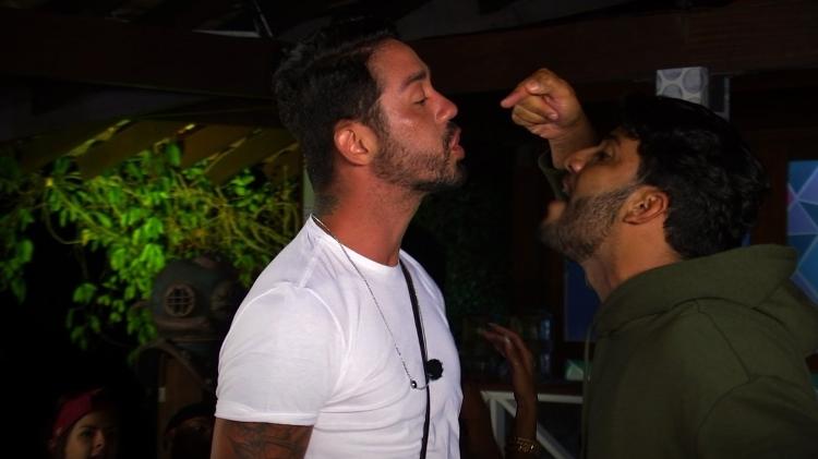 Rico Melquiades e seu ex-namorado, Luís Mattos, discutindo no 'De Férias com o Ex Celebs: 2' - Reprodução/MTV - Reprodução/MTV