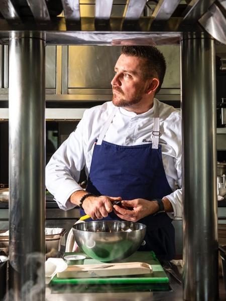 O chef francês Dimitri Droisneau, do Villa Madie, um dos agraciados com três estrelas Michelin - Reprodução/Instagram