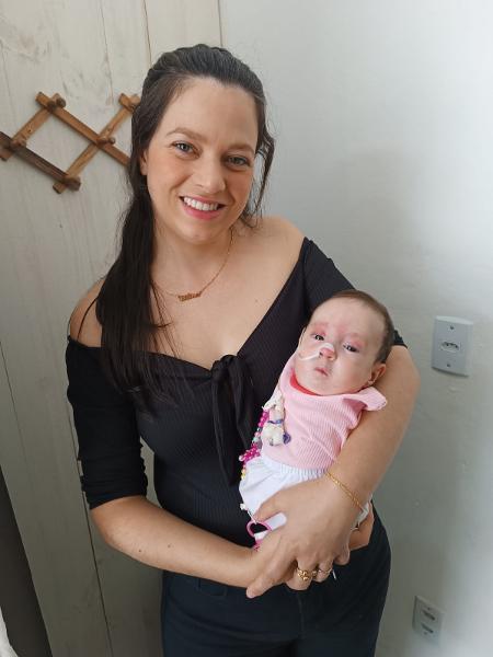 Emanoela Pereira da Rosa, 29, e Ayla, de 5 meses