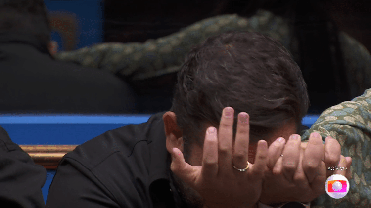 Michel chora bastante em sua eliminação no BBB 24