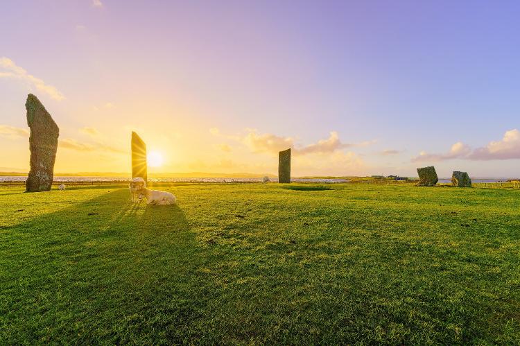 O Círculo de Stenness (Standing Stones of Stenness), nas Ilhas Órcades, na Escócia