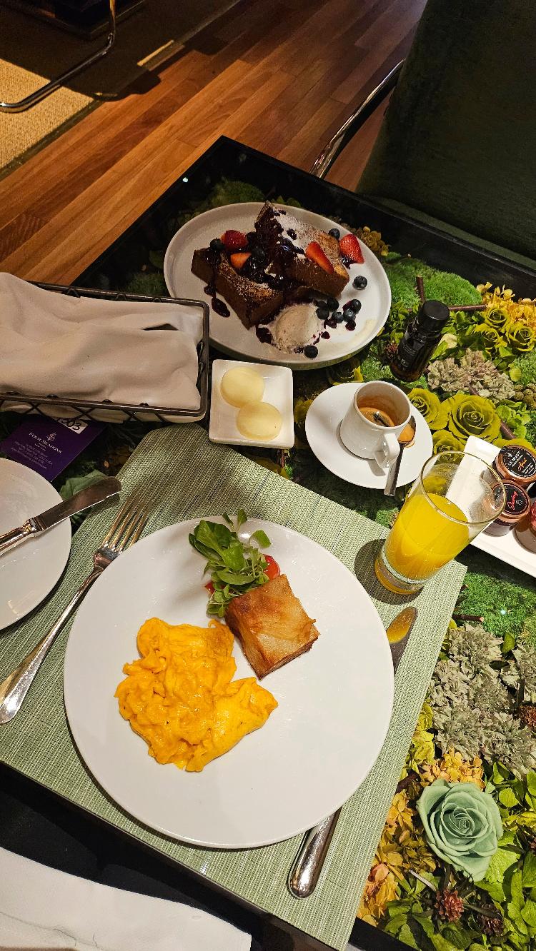 Café da manhã no The Garden, do Four Seasons New York Café da manhã no The Garden, do Four Seasons New York