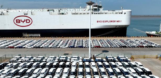 Montadoras chinesas avançam com estoque de 110 mil carros e navios gigantes